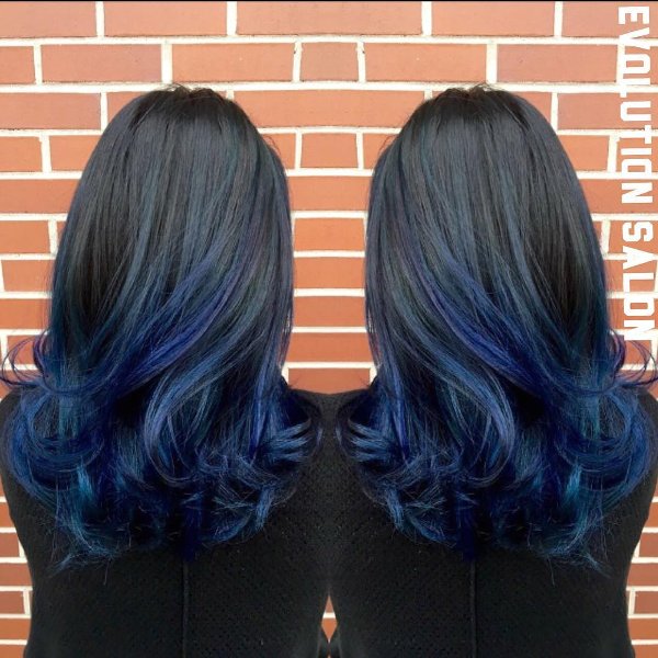 Blau Schwarz Haarfarbe
