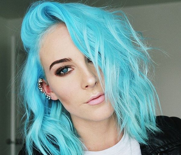 Neon blau Haarfarbe