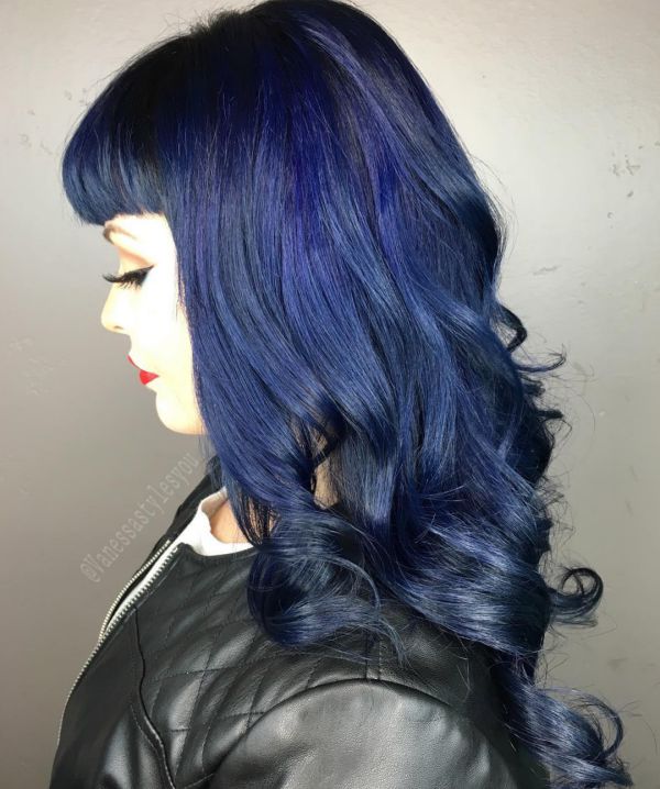 Blau Schwarz Haarfarbe